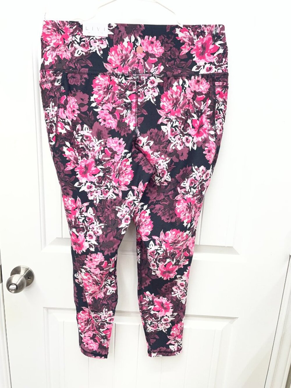 NWT Livi Lane Bryant Floral Power Leggings Size 1X - 14 - 16 - Picture 4 of 8